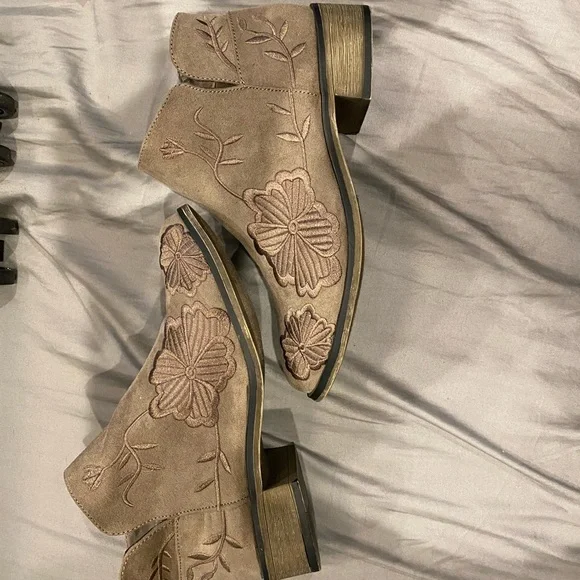 Booties - Picture 4 of 4